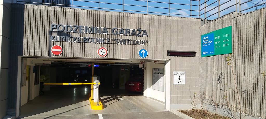 Javna garaža KB